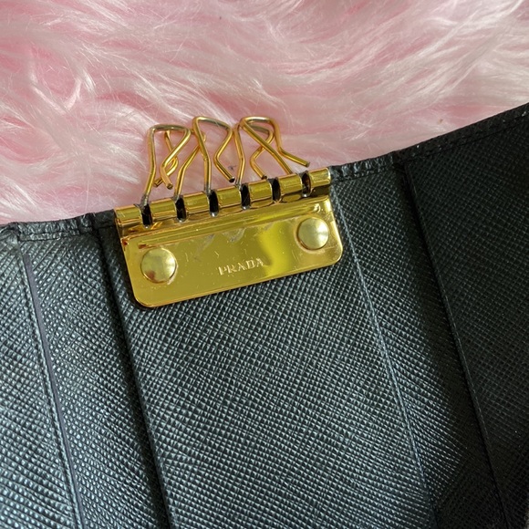🖤✨ Prada Logo Saffiano Leather Ribbon Key Holder - Picture 11 of 11